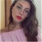 Laureanda in Economia, Diplomata in campo linguistico