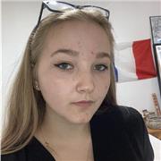 Etudiante en 1ere année, cours de la primaire au lycée en histoire, français, espagnol, et encore d'autres.