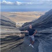 Sociable, paciente y comprometido.
Ayudar a los estudiantes a conseguir sus metas académicas.