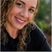 Profesora de yoga y meditación especializada en prácticas que integran cuerpo, mente y energía: - Hatha Yoga, Vinyasa, Kundalini Yoga, Yoga Fusión, Yoga emocional y Yoga Danza. Clases presenciales y Online
