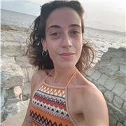 Neolaureata in Scienze e Tecniche Psicologiche, offre lezioni private di Scienze Umane, Italiano e supporto agli studenti.