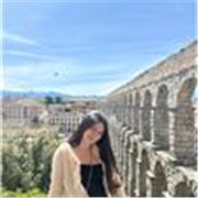 Amable, organizada y paciente. 
Alumnos de eso/primaria. 
