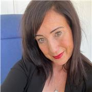 Positiva, paciente, extrovertida y con más de 25 años de experiencia en atención a clientes