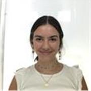 Titulada en técnico superior de laboratorio, impartiría clases online y presencial. 