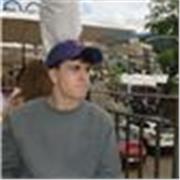 Joven universitario apasionado de la educación y niños