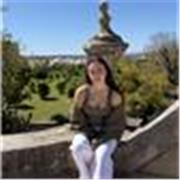 He estudiado Inglés desde que soy pequeña, tanto en colegio como en c. particulares.Tengo el título B1 y experiencia en extranjero