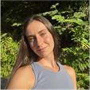 Soy una persona joven, estudiante de educación primaria, con mucha paciencia y amor por los niños. Quiero dar clases a niños desde 6 años hasta 15.