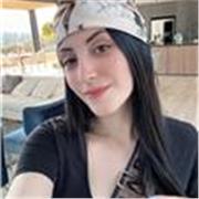 Me defino como una maestra creativa y apasionada, enfocada en hacer las clases interactivas. Llevo 8 años laborando en Educación.