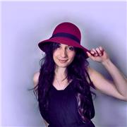 Offro lezioni di Canto Moderno e Pianoforte in Inglese e in Italiano, online o di persona