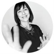 L’educatore (dal Latino) è colui che cerca di tirare fuori i talenti nascosti degli alunni. Le mie lezioni aspirano a questo.