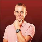 Profesor multilingüe con amplia experiencia en comunicación, idiomas y atención personalizada. 