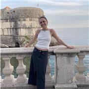 Soy estudiante de 4to año de educacion infantil en Vitoria, mi lengua materna es el euskera