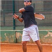 Profesor de tenis, especializado en cualquier edad y nivel de juego o superficie