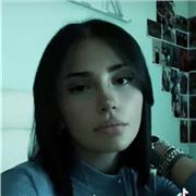 Diplomata al liceo linguistico,impartisce lezioni di inglese,spagnolo,francese,italiano,storia e filosofia