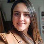 Profesora de matemáticas para estudiantes de colegio