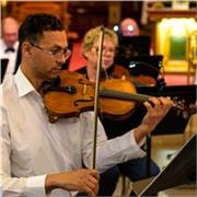 Je suis professeur de violon piano guitare