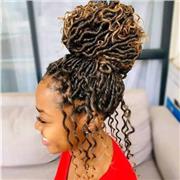 je suis passionné par l’art du maquillage et j’ai une solide expérience dans l’industrie