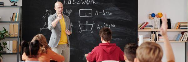 ¿Cuánto cuesta una clase particular ESO a domicilio? Guía de precios y tarifas ✅