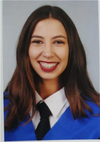 Graduada en filología clásica da clases particulares de latín y griego principalmente, además de otras asignaturas de humanidades