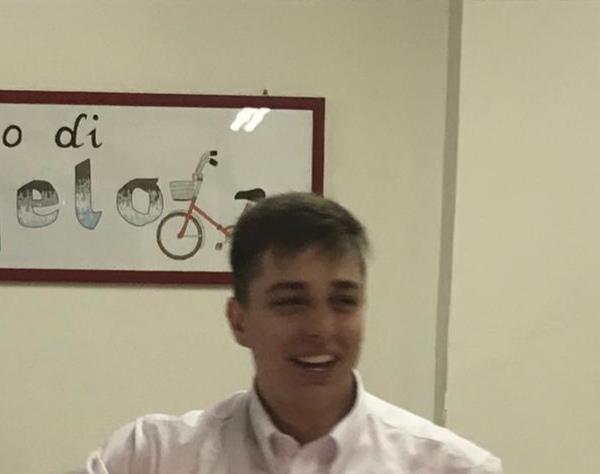 Diplomato in amministrazione finanza e marketing con 97/100. ottimi voti in matematica