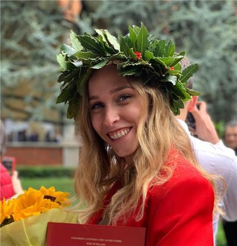 Laureata in lingue, offro aiuto compiti per studenti di scuole medie o superiori