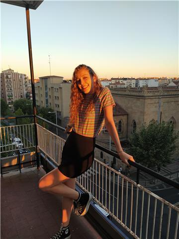 Profesora de ingles, lengua y biología imparto clases hasta 2 de la eso. graduada en psicología y con experiencia como profesora y monitora