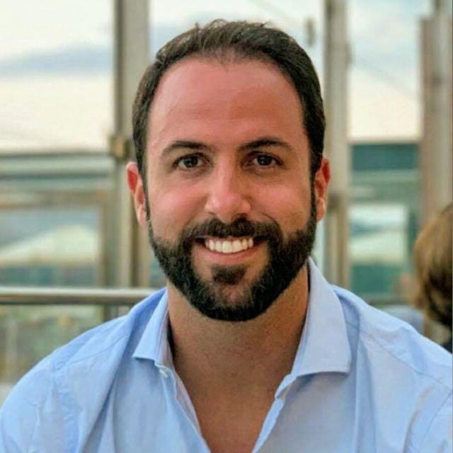 Doy clases particulares a alumnos de primaria, eso, bachiller y 1º de universidad