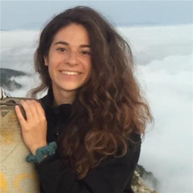 Arquitecta que imparte clases de photoshop y autocad