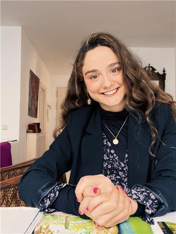 Profesora con amplia experiencia. He dado clases a niños desde infantil hasta bachillerato. También de bachillerato Internacional