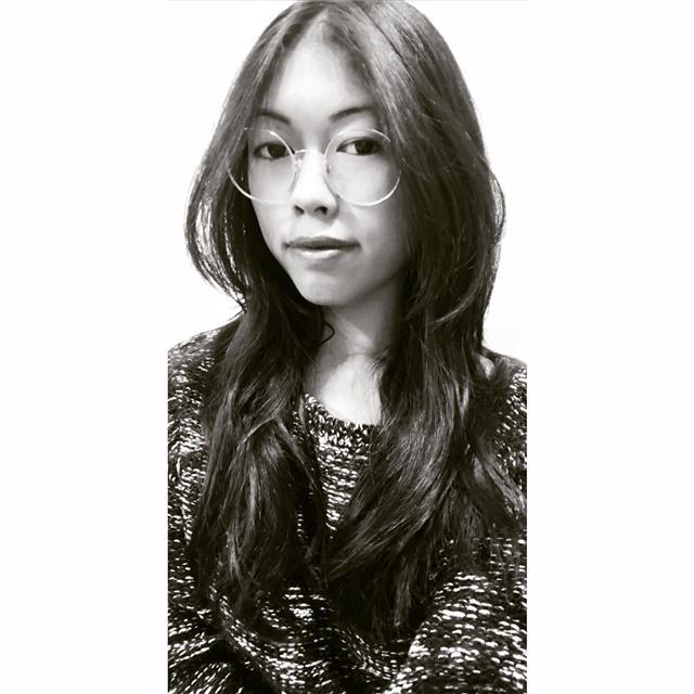 Ragazza di 20 anni, diplomata al liceo classico, impartisce lezioni di italiano e storia dell'arte