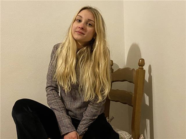 Ragazza frequentante la facoltà di Servizi Giuridici propone ripetizioni e aiuto/compiti principalmente in materie umanistiche oppure diritto