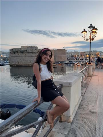 Sono una laureanda di laboratorio biomedica offro ripetizioni private di chimica ,biologia , scienze , matematica (aiuto compiti) in corretto rispetto delle norme anti covid-19.

ragazzi delle medie ed elementari per qualsiasi materia.
ragazzi delle super