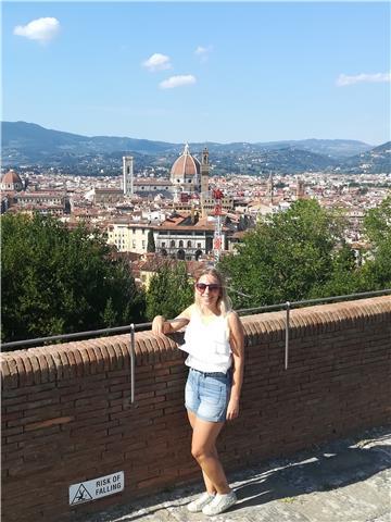 Laureata in lingue offre ripetizioni di inglese a bambini e adulti a Prato