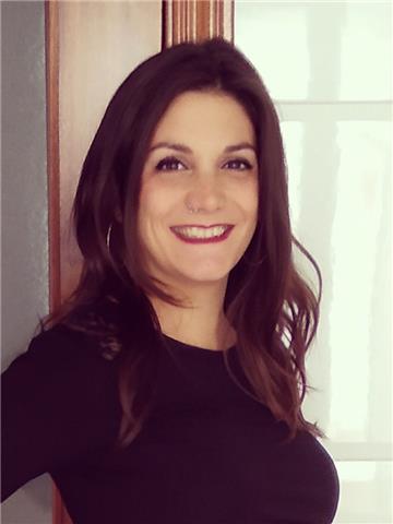 Graduada en educación primaria imparte clases de repaso, refuerzo, apoyo, en diferentes asignaturas para alumnado de educación primaria, educación secundaria y bachillerato (consultar materias específicas)