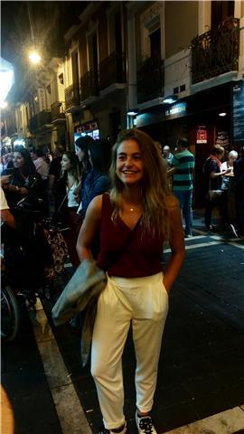 Estoy realizando el máster para formación del profesorado en eso,bach y fp porque en un futuro quiero dedicarme a la docencia