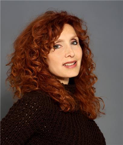 Attrice formata a Los Angeles con Ivana Chubbuck presso la Roy London Acting Studio offre lezioni di recitazione e supporto nell’analisi del testo e costruzione del personaggio, preparazione ai provini e ammissione in Accademie per attori professionisti e