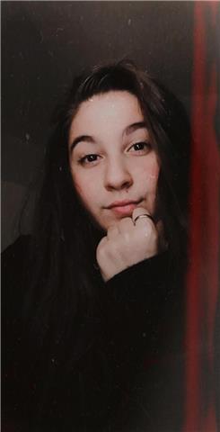 Ragazza che si sta diplomando in ragioneria e con grandi capacità nella materia. Disponibile ad aiutare altri studenti con difficoltà
