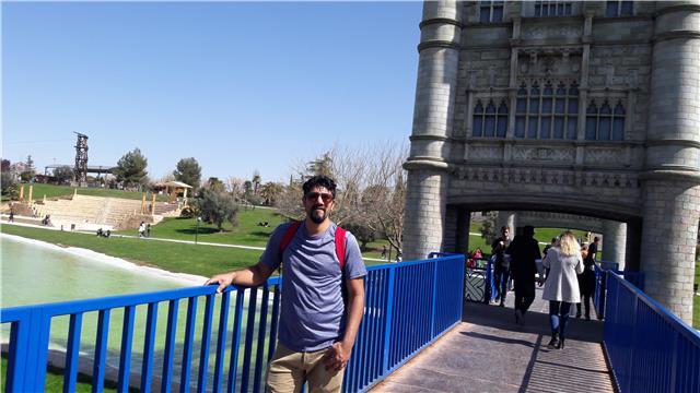 Ofrezco clases económicas de ingles. desde infantes, primaria , eso, bachiller. o si solo nesecitas practicar tu pronunciacion no dudes en contactarm