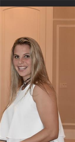 Persona alegre con mucho nivel de conversación y muy alto nivel de inglés. me centro más que nada en la parte del speaking ya que creo que es lo que más nos cuesta aquí en españa pero puedo dirigir las clases hacia donde se necesite!