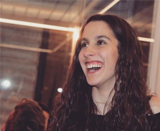 studentessa giurisprudenza offre ripetizioni e aiuto compiti