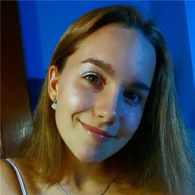 Estudiante de Medicina en Madrid se ofrece para dar clases de español a extranjeros. Soy abierta, entusiasta y flexible en los horarios. Me adapto a las necesidades de cada alumno