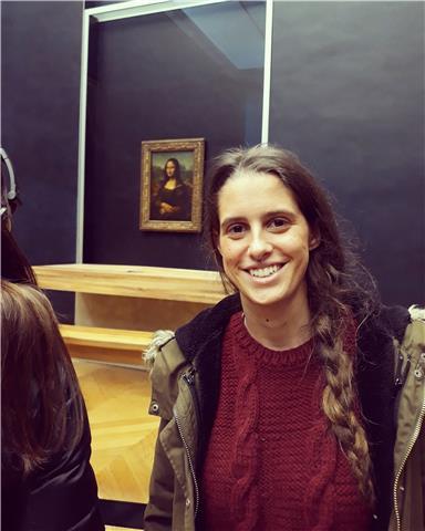 Profesora de arte imparte clases a todas las edades,artes plasticas e historia del arte, cine y audiovisuales