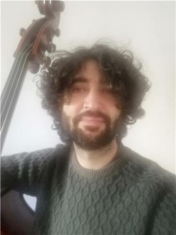 Contrabbassista e bassista di gio evan, diplomato in jazz, offre lezioni di strumento e teoria musicale