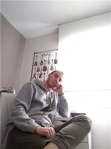 Soy un comunicador joven con excelente dominio del inglés desde joven. Con talento para los niños