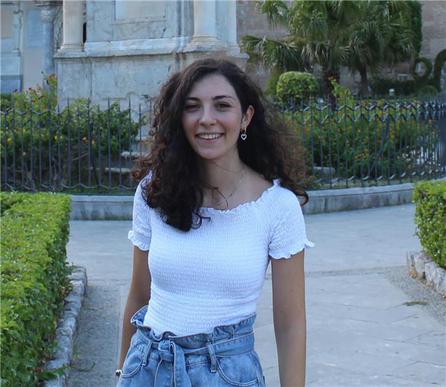 Laureata in biologia con esperienza offre ripetizioni di matematica e fisica per studenti di scuole medie e superiori
