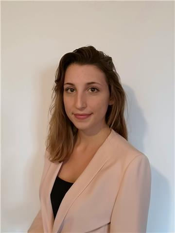 Ragazza di 23 anni con certificazione C1 offre lezioni di inglese per bambini, ragazzi e adulti. Si tratteranno tutti i campi di interesse: listening, reading, speaking, use of english. 
Esperienza pluriennale, si possono fornire referenze