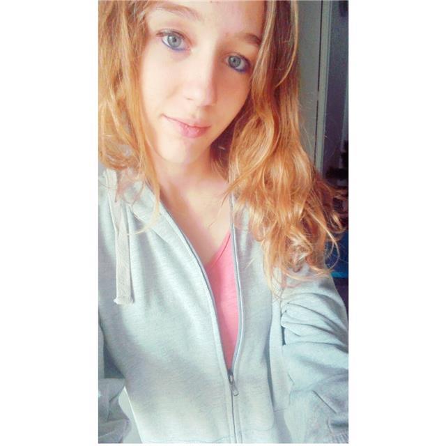 Mi nombre es Anna y estudié inglés en la universidad. Mi objetivo es impartir clases particulares de inglés y/o de canto