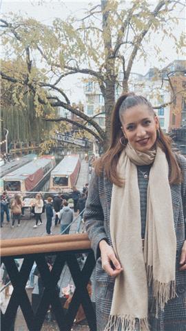 Chica estudiante del c1 ofrece clases particulares para B1. Vivo en Londres