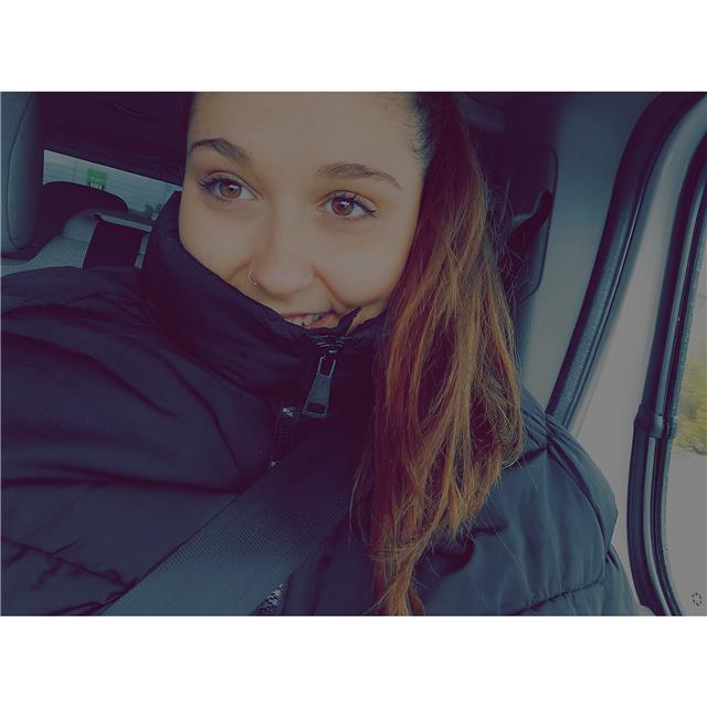 Soy una chica que podría impartir clases de distintas materias. soy muy profesional, responsable y sería en mi puesto de trabajo. se me da bien trabajar en equipo, la empatía, paciencia y don de gentes forman parte de mi manera de ser. me gustaría dar cla