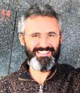 Profesor-formador de economía, macro, micro, contabilidad, estrategia, finanzas, business and economy, matemáticas financieras, ofrezco experiencia profesional así que las clases son prácticas e interactivas para todas las edades y los niveles